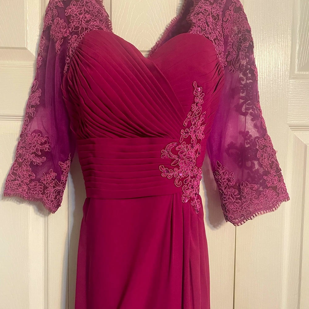 Elegant purple Lace Evening Dress